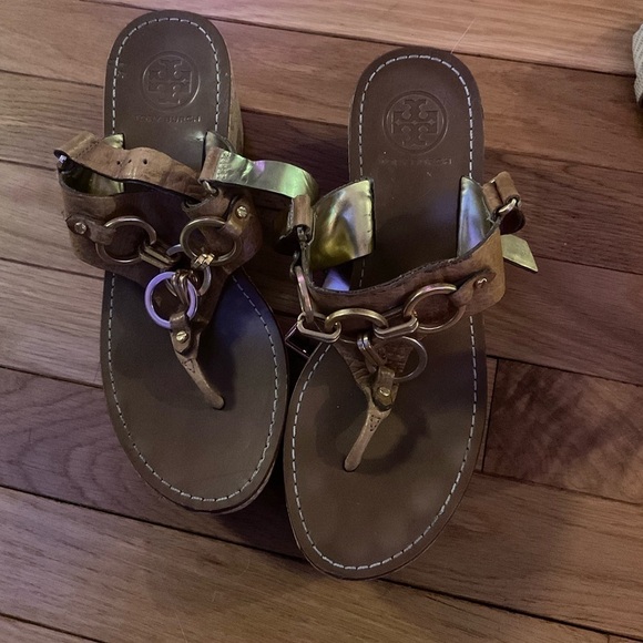 Tory Burch gold chain linked brown leather cork wedges size 7 - Picture 4 of 8